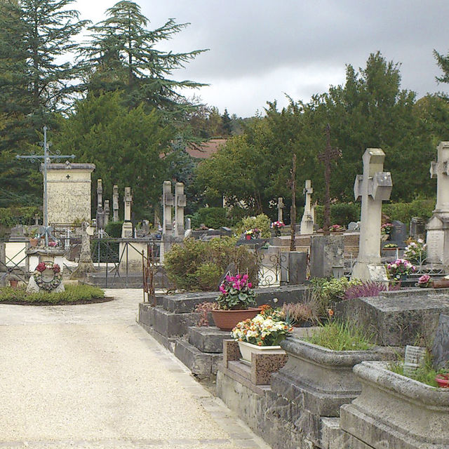 Ancien cimetière rue Juliette Adam (vallée).