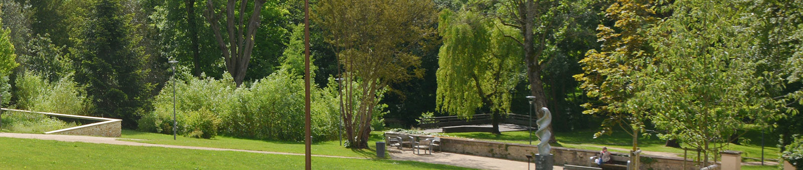 Le parc du château du Val Fleury.