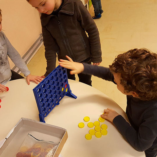 Ecole maternelle - Jeux de société.