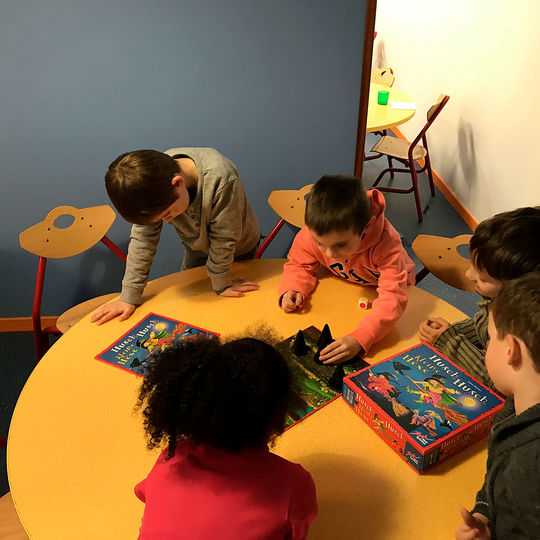 Ecole maternelle - Jeux de société.