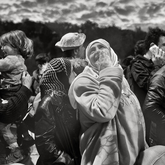 Photographie de Marie Dorigny : Hotspot de Moria, Lesbos, Grèce. L'attente pour les formalités d'enregistrement au centre d'accueil dure de longues heures. 