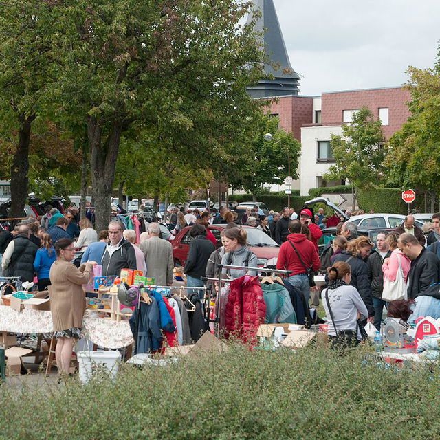 La brocante allée du Mail (Chevry).