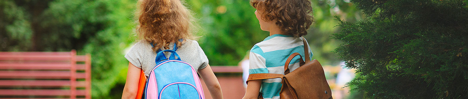 Enfants allant à l'école.