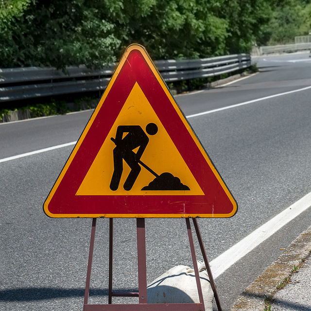 Panneaux de signalisation de travaux.