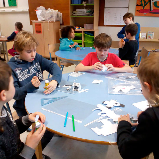 Ecole élémentaire - Paper toy.