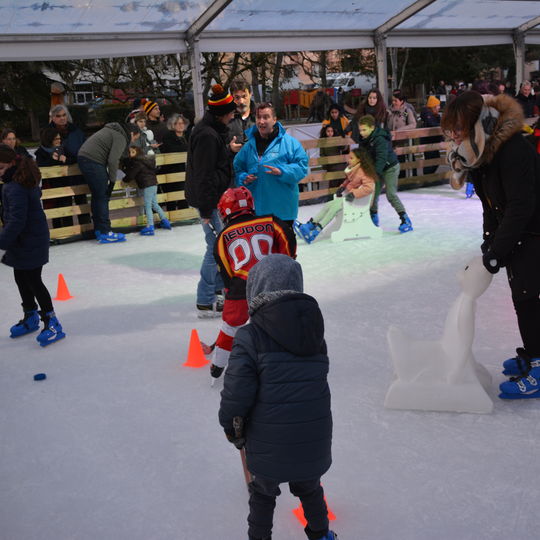 Giffois qui font de la patinoire au Marché de Noël 2019