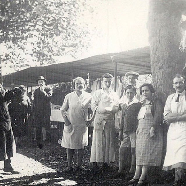 Carte postale ancienne du marché de Gif.