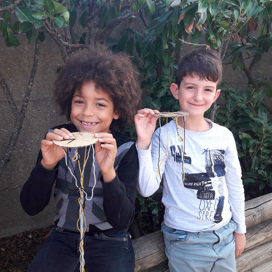 Elémentaire - création de bracelets.