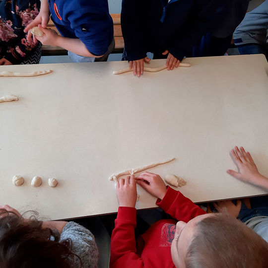 Maternelle - atelier pate à sel.