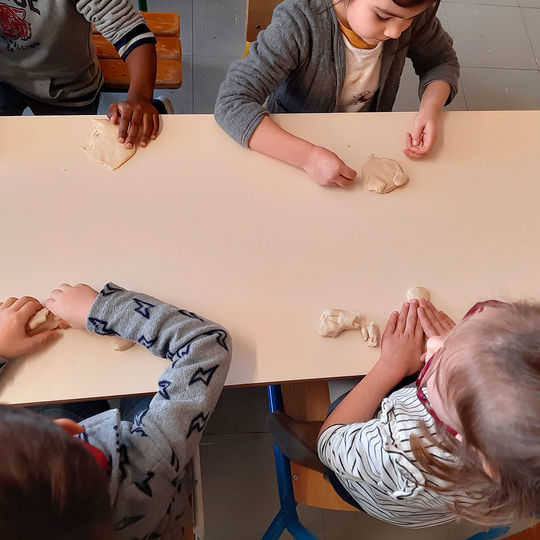 Maternelle - atelier pate à sel.