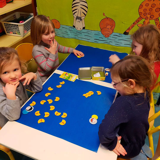 Ecole maternelle - Jeux de société.