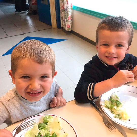 Maternelle : un repas du midi en maternelle.