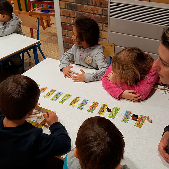 Ecole maternelle - Jeux de société.