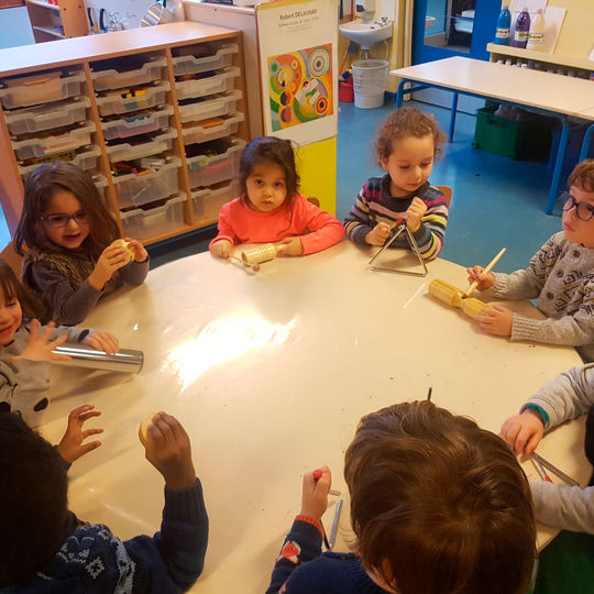 Ecole maternelle - Jeux musicaux.