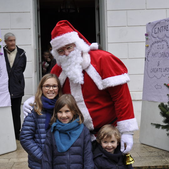 Père Noël et les enfants, Marché de Noël