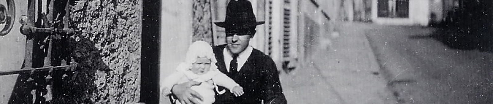 Henri Amodru et sa fille à Gif dans la Grande Rue (Rue Amodru) en 1932 