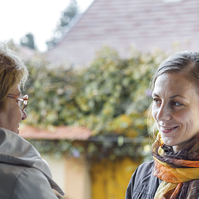 Rencontre de deux personnes.