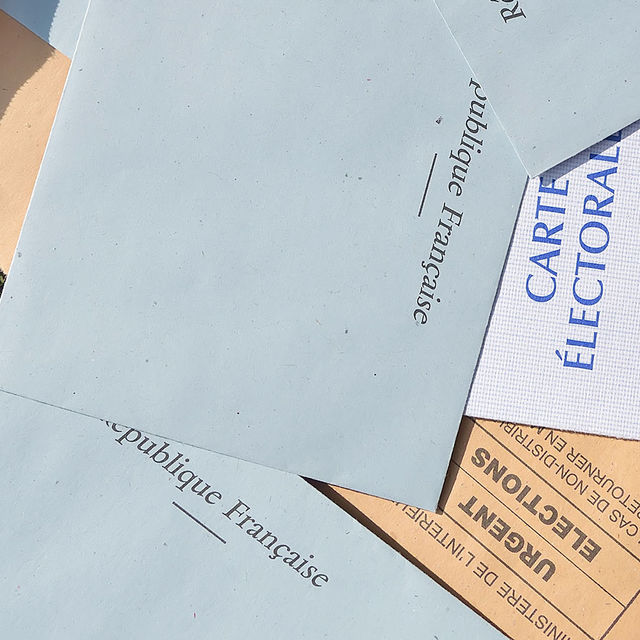 Enveloppes et carte d'électeur
