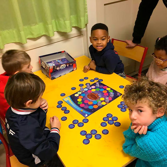 Maternelle - découverte de jeux de société.