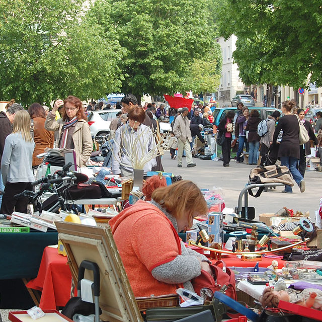 Brocante allée du Mail (Chevry).