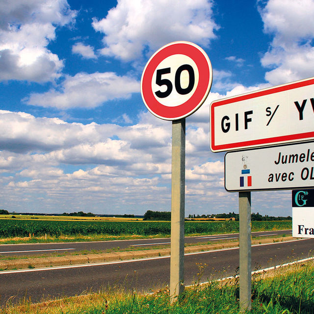 Panneau d'entrée de la ville Gif-sur-Yvette sur le plateau de Moulon.
