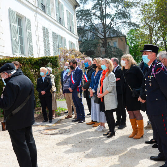 Philippe Garsuault, Annick Le Roy, Yann Cauchetier, Michel Barret, Emilie Soulez, Katia Tarreau et Patrice Berton, élus à la commémoration du 8 mai 1945