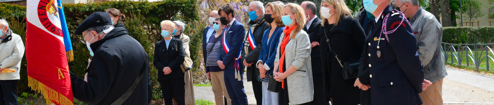 Philippe Garsuault, Annick Le Roy, Yann Cauchetier, Michel Barret, Emilie Soulez, Katia Tarreau et Patrice Berton, élus à la commémoration du 8 mai 1945