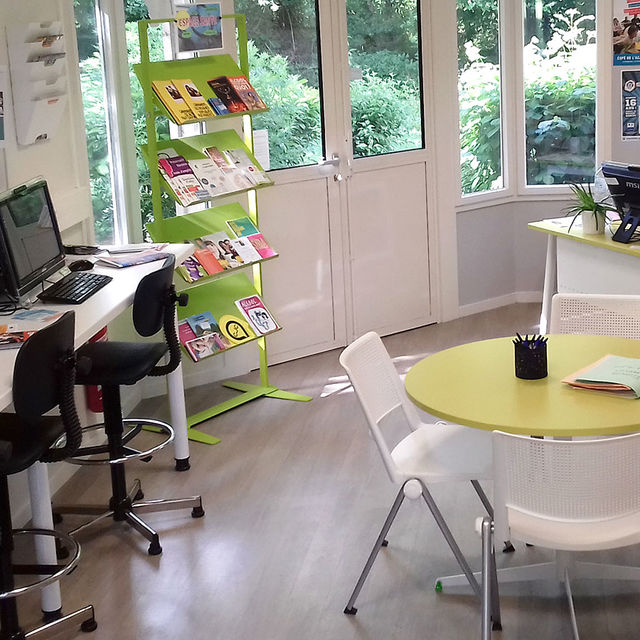 Le Point Information Jeunesse (PIJ).