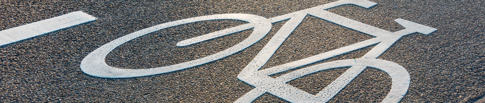 Signalisation au sol sur une piste cyclable