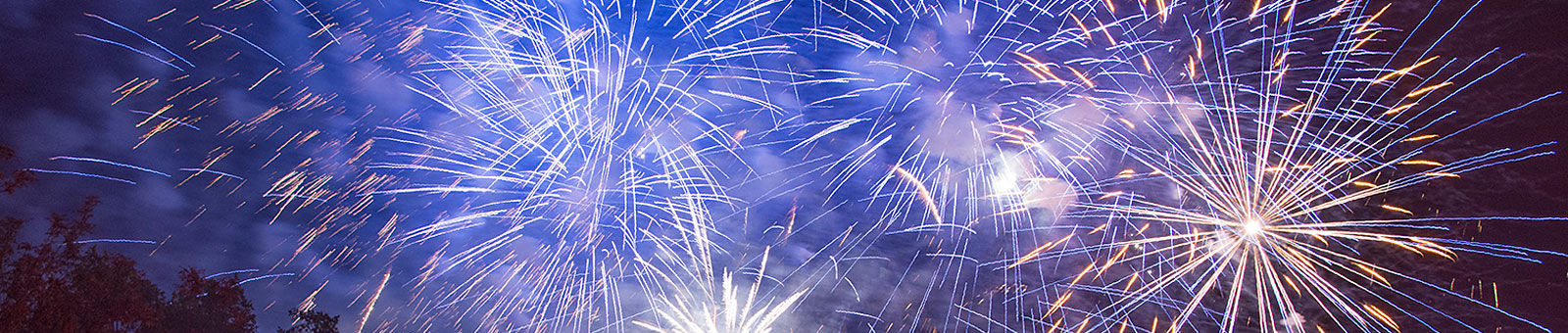Feu d'artifice dans la vallée.