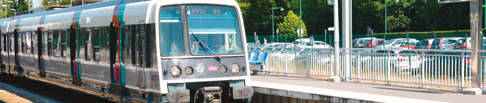 Le RER B entre en gare de Gif-sur-Yvette.