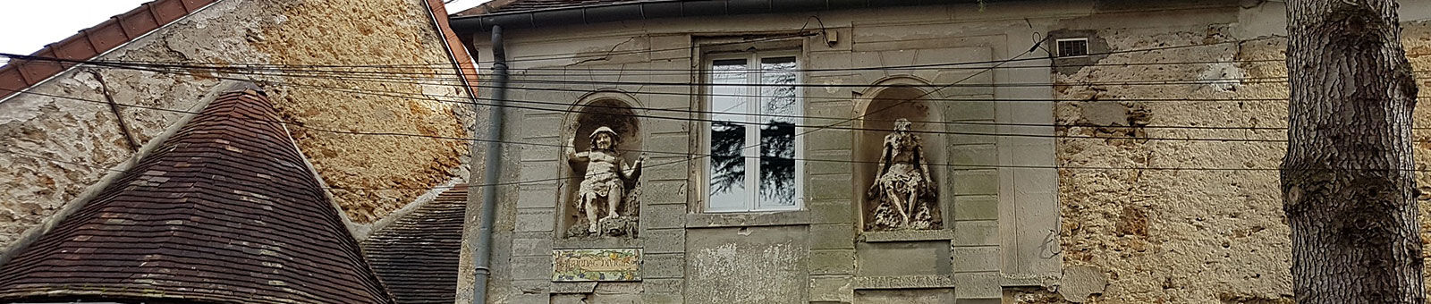 Statuettes de la ferme de l'Abbaye - Concours “Le Plus Grand Musée de France” organisé par Allianz France et la Fondation pour la Sauvegarde de l’Art Français