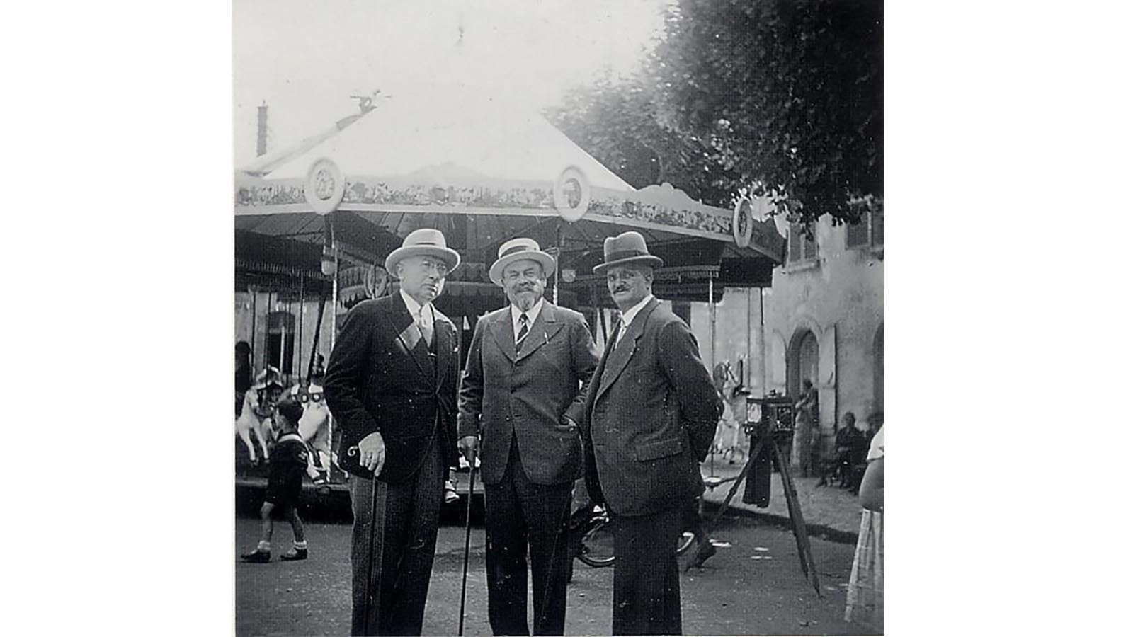 Arthur Levasseur (au centre), sd