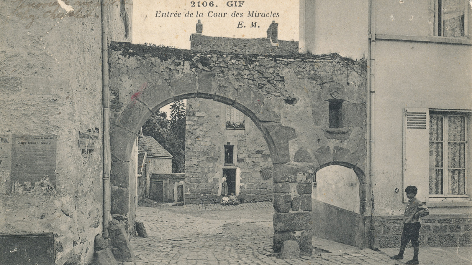 La " cour des miracles " : vestiges d'une ancienne maison forte (aujourd'hui Cour à l'Image Saint-Jean), début du XXe siècle